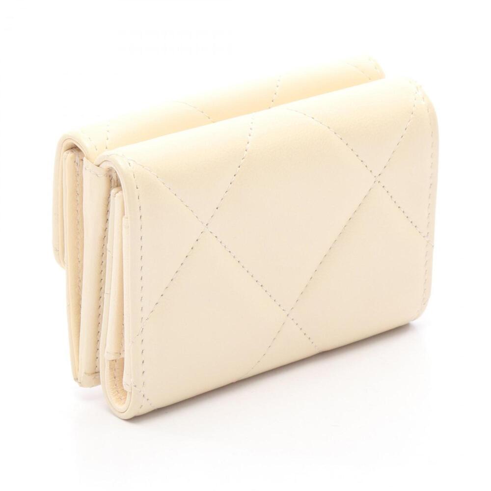 CHANEL White Leather Wallet - Picture 2 of 8